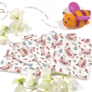 Ce Lot 5 Lingettes pour Bébé lavables et réutilisables "Kitty Polka Dots", en coton Biologique, aux finitions soignées sera un moment de douceur pour le bien être de votre bébé !!! Les Lingettes Bébé sont douces et moelleuses. Elles sont réalisées dans un double gaze et une micro éponge, Elles sont 100% coton biologique Certifiés GOTS.