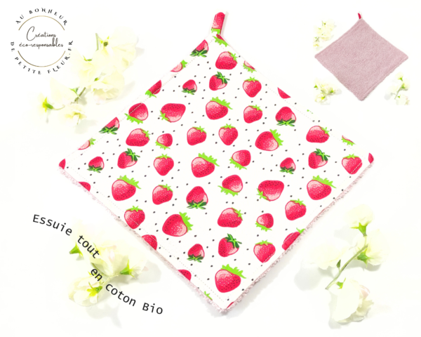 Pour une cuisine zéro déchet avec le l'Essuie tout en tissu bio «Fraises» lavable et réutilisable !!! L'Essuie tout en tissu bio «Fraises» sera indispensable dans votre cuisine zéro déchet. Les essuie-tout sont doux et absorbantes, Idéaux pour les plaques de cuisson (plus aucune trace), Pratique pour égoutter les petits fruits du jardin, Et incontournable pour essuyer la table ou le plan de travail… l’éponge en filet offre un effet grattant pour les assiettes, casseroles et plats… l’éponge douce pour nettoyer en douceur.