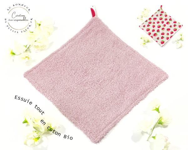 Pour une cuisine zéro déchet avec le l'Essuie tout en tissu bio «Fraises» lavable et réutilisable !!! L'Essuie tout en tissu bio «Fraises» sera indispensable dans votre cuisine zéro déchet. Les essuie-tout sont doux et absorbantes, Idéaux pour les plaques de cuisson (plus aucune trace), Pratique pour égoutter les petits fruits du jardin, Et incontournable pour essuyer la table ou le plan de travail… l’éponge en filet offre un effet grattant pour les assiettes, casseroles et plats… l’éponge douce pour nettoyer en douceur.