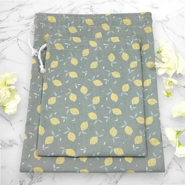 Découvrez notre sac à vrac en coton bio certifié GOTS. Durable, lavable et réutilisable, idéal pour des courses zéro déchet au quotidien.