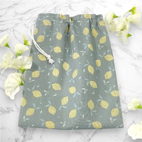 Découvrez notre sac à vrac en coton bio certifié GOTS. Durable, lavable et réutilisable, idéal pour des courses zéro déchet au quotidien.