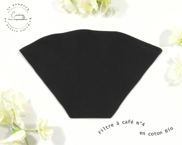 Le Filtre à café réutilisable Bio N° 4 Noir est durable et écologique. Il conserve le goût et la saveur du café. En utilisant un filtre à café lavable en tissu bio, vous limitez les déchets et vous faites des économies en achetant une seule fois un filtre que l'on réutilise.