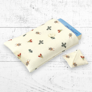 Pochette en coton bio pour livre de poche ou liseuse 6 pouces. Élégante, écologique et pratique pour vos lectures nomades.