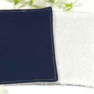 Venez découvrir le Papier toilette Blue Navy en tissu Biologique lavable et réutilisable. Il est plus doux et plus absorbant que le papier ordinaire.