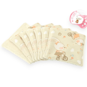 Lot de 7 lingettes lavables pour bébé en coton bio certifié GOTS, motifs oursons à vélo. Douceur, écologie et praticité au quotidien.