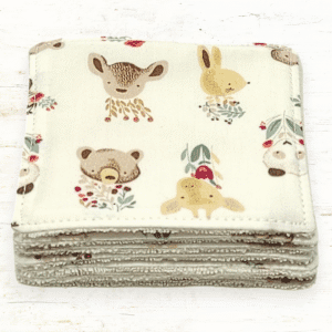 Lot de 7 lingettes bébé lavables en coton bio certifié GOTS, douces, absorbantes et réutilisables, elles sont parfaites pour la toilette de votre enfant.