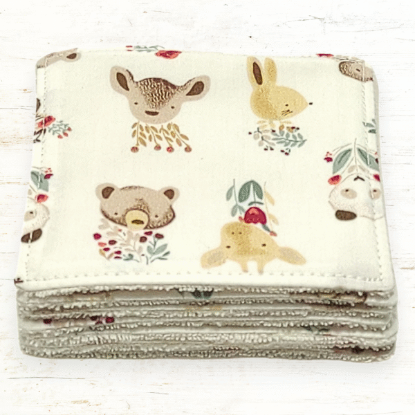 Lot de 7 lingettes bébé lavables en coton bio certifié GOTS, douces, absorbantes et réutilisables, elles sont parfaites pour la toilette de votre enfant.
