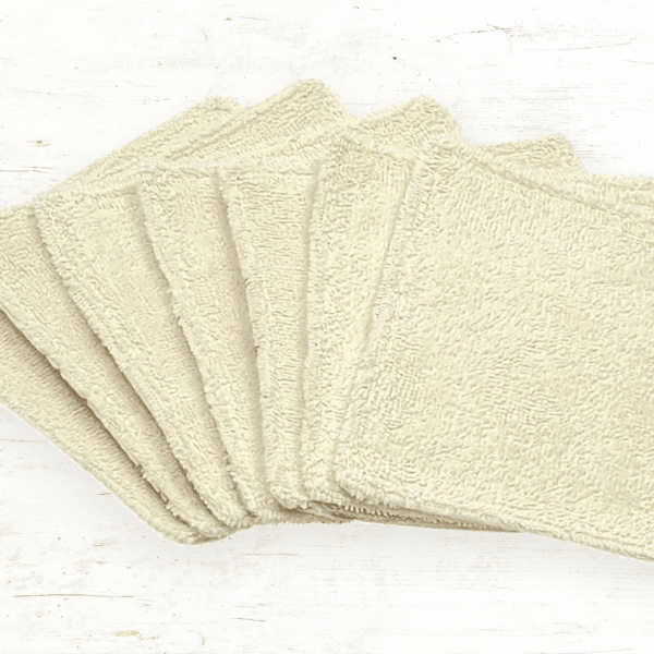 Lot de 7 lingettes bébé lavables en coton bio certifié GOTS, douces, absorbantes et réutilisables, elles sont parfaites pour la toilette de votre enfant.
