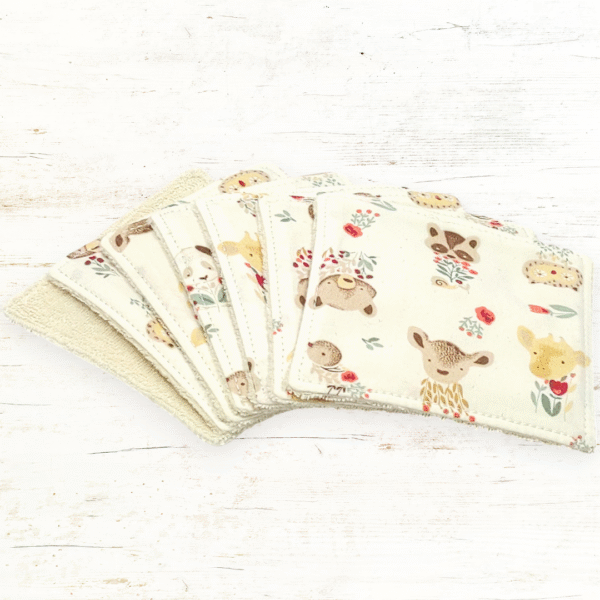 Lot de 7 lingettes bébé lavables en coton bio certifié GOTS, douces, absorbantes et réutilisables, elles sont parfaites pour la toilette de votre enfant.