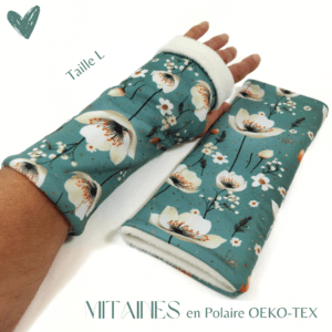 Les Mitaines pour femme en polaire vertes et blanches sont pratiques, chaudes et douces au toucher. Elles sont réalisées en tissu certifié OEKO-TEX Standard 100. Les Mitaines pour femme en polaire vertes et blanches sont idéales pour garder vos mains au chaud tout en gardant une liberté de mouvement. Les mitaines sont doublées en Polaire. Le tissu est composé d´une couche polaire avec poil, c´est pourquoi, les mitaines sont très chaudes et agréables à porter. Le jersey est un tissu caractérisé par son élasticité et sa structure fine. Les Mitaines pour femme sont disponibles en 3 tailles : Taille S  : Circonférence de la main 14 à 16 cm sur 26 cm de long. Taille M : Circonférence de la main 16 à 20 cm sur 26 cm de long. Taille L  : Circonférence de la main 18 à 22 cm sur 26 cm de long.