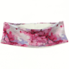 Le Bandeau pour femme en polaire blanc rose et bleu "Fleurs de cerisier" est pratique, chaud et doux au toucher. Il est réalisé en tissu certifié OEKO-TEX Standard 100.