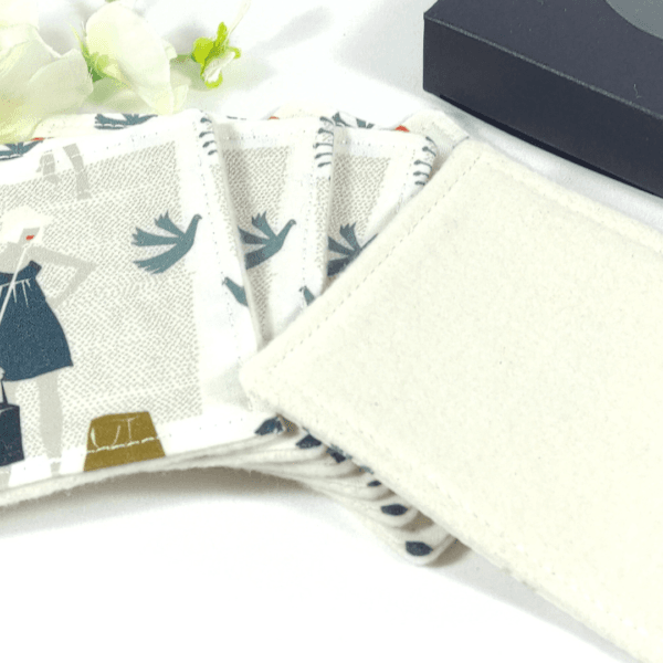 Lingettes démaquillantes lavables en tissu. Mes carrés démaquillants sont réalisés dans une popeline et un molleton de coton bio. Idée cadeau pour femme