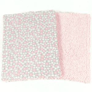 Venez découvrir mon Papier toilette en tissu rose de coton Biologique, lavable et réutilisable. Il est plus doux et plus absorbant que le papier ordinaire.