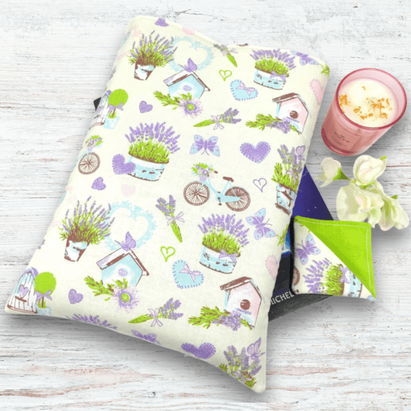 Découvrez ma pochette protection livre Provence, étui élégant en coton Oeko-Tex pour livres brochés et reliés. Protection et qualité premium assurées.