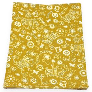 Protège-cahier en tissu bio 17x22 cm, motif City jaune moutarde. Lavable, réutilisable, idéal pour une rentrée scolaire zéro déchet.